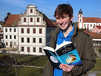 Das Schloss und die Kirche von Kirchlauter bilden die Kulisse für die erste Buchveröffentlichung des Sascha Wiener: ein dramatisches Gedicht über den sagenhaften "Ritter Veit vom Veitenstein". Eckehard Kiesewetter