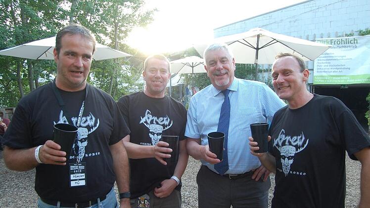 Schirmherr Oberbürgermeister Norbert Tessmer (zweiter von rechts) mit Matthias Müller, Marco Rüger und Alexander Thomann vom Veranstaltungsteam "Monster of Rodeo" (von links). Foto: Rolf Krebs