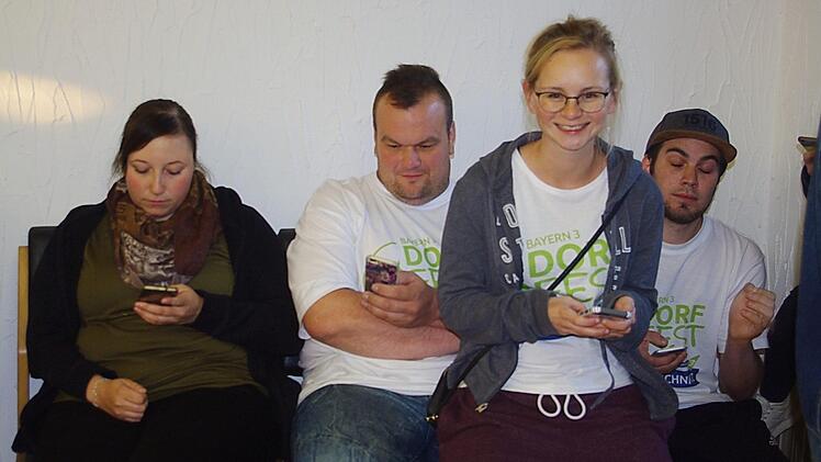 Bis zum Schluss wird gevotet. Foto: Heike Sch&uuml;lein