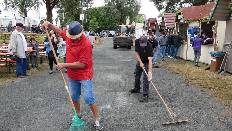 Aufr&auml;umen nach dem Regen