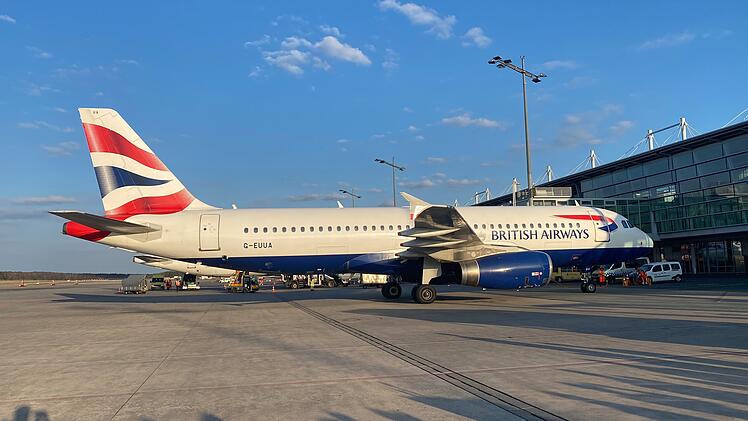 Flughafen Nürnberg startet mit neuem Direktziel: Söder feiert Erstflug am Airport