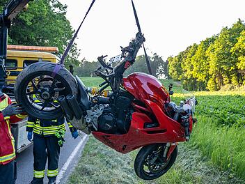 Schwerer Motorradunfall zwischen Buch am Forst und Lichtenfels