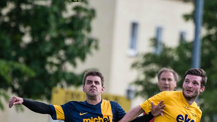 Christian Schuberth (links) gegen Paul Waljaew (rechts). Foto: Alexander Muck