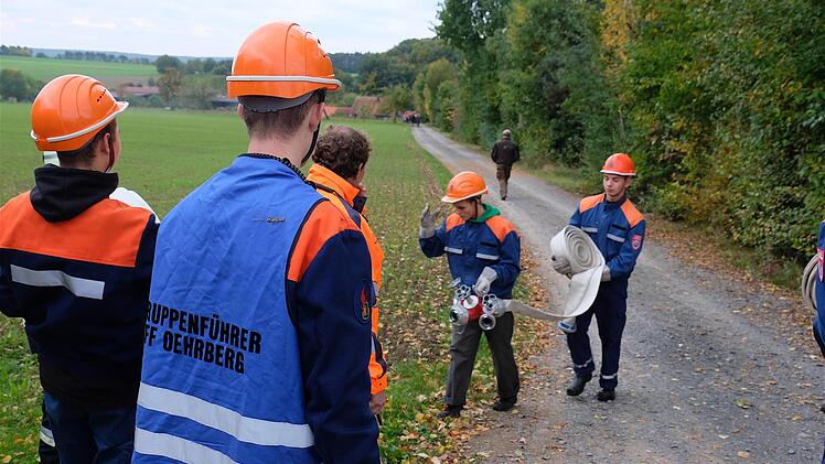 Schlauchstrecken verlegen und wieder abbauen. Foto: Gerd Schaar