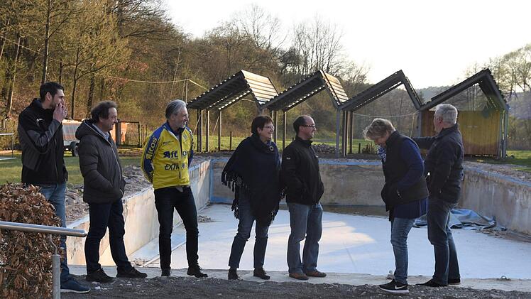 Die Ausdauer hat sich gelohnt: Die Mitglieder des Fördervereins freuen sich nun auf den Umbau (von links): Sascha Gagel, Andreas Gsänger, Josef Starkl, Christine Tranziska, Dominik Fick, Sonja Kunz und Heinz Gilbricht.  Foto: Gabi Arnold