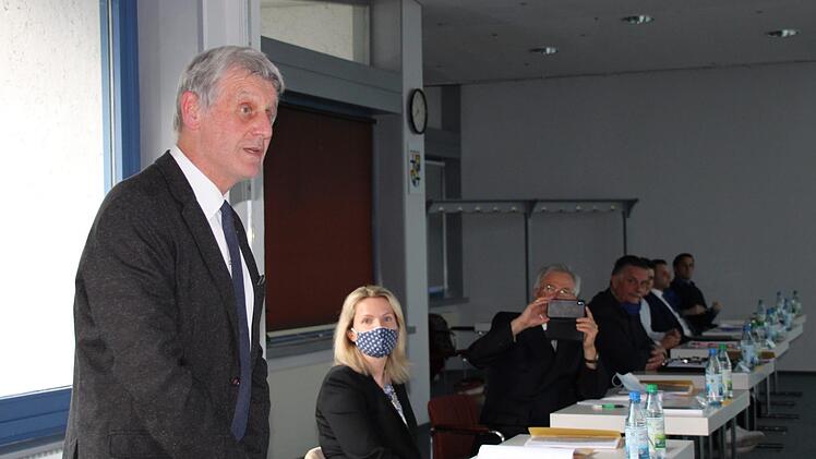 Der alte 2. Bürgermeister ist auch der neue: Jürgen Pfister dankt für das Vertrauen. Foto: Ulrike Müller
