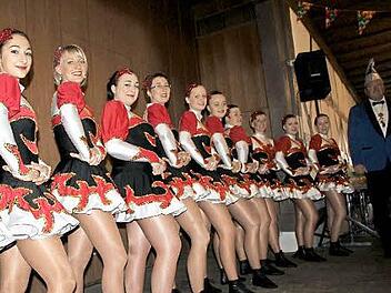 Die Garde gestaltet das Programm zum Faschingsauftakt. Archivfoto: Kestel