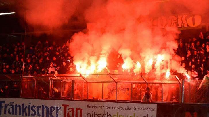 Die Höchstadter "Fanatics" zünden ein Trost-Feuerwerk
