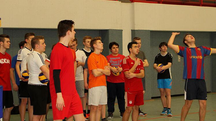 Schwerer als es aussieht ist der gezielte "Aufschlag", der viel Übung erfordert.