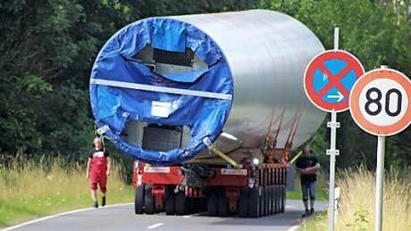 Der Schwertransport rollte in Gärtenroth ein. Überall an den Straßen war absolutes Halteverbot ausgeschildert.