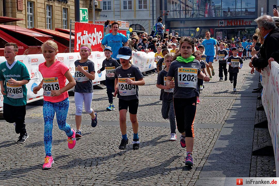 Weltkulturerbelauf 2017 in Bamberg: Der Zieleinlauf am Maxplatz