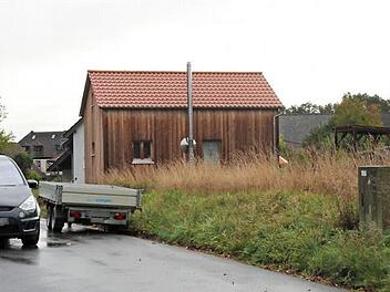 Im Altenkunstadter Ortsteil Strössendorf wird den Rasern ein Riegel vorgeschoben: In der Zeublitzer Straße wird kurz nach dem Ortsschild die Geschwindigkeit von 50 auf 30 Stundenkilometer reduziert. Foto: Stephan Stöckel