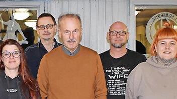 Der neue Vorstand mit Vorsitzendem Thomas Micheel (Mitte vorn).