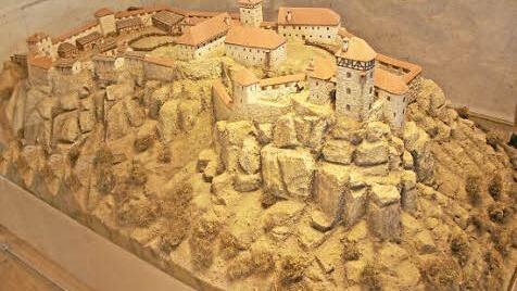 Modell der Ruine Neideck im Fränkische-Schweiz-Museum Tüchersfeld. Die Burg soll früher 400 mal 200 m groß gewesen sein Foto: Löwisch