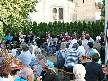 Die Harmonika-Freunde beim Sommerfest Fotos: privat