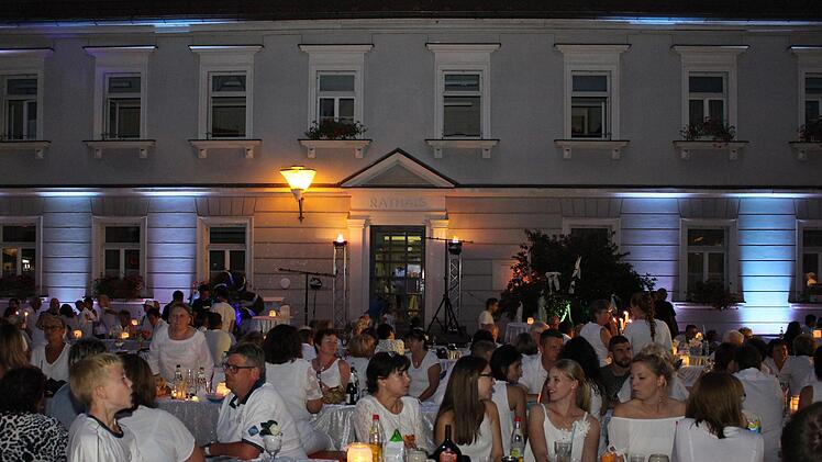 Impressionen von der "Weißen Nacht"   Foto: Evi Seeger