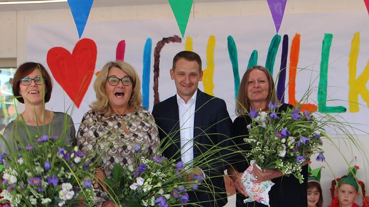 Bürgermeister Johannes Maciejonczyk mit den Leiterinnen der drei Kitas in Burgebrach-Elke Pieger