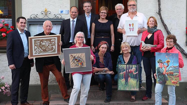 Bei der Vorstellung von "Kunst & Genuss" hatten einige der teilnehmenden Künstler auch Arbeiten mitgebracht Foto: Franz Galster
