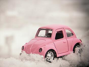 W&uuml;rzburg: Mit zwei Promille und ohne F&uuml;hrerschein - Mann flieht in rosa Auto vor Polizei