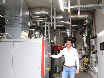 Modernste Technik: Projektleiter Johannes Schmidt ist stolz auf den Beitrag zum Klimaschutz durch das neue Heizkraftwerk in Cortendorf. Svenja Sollmann