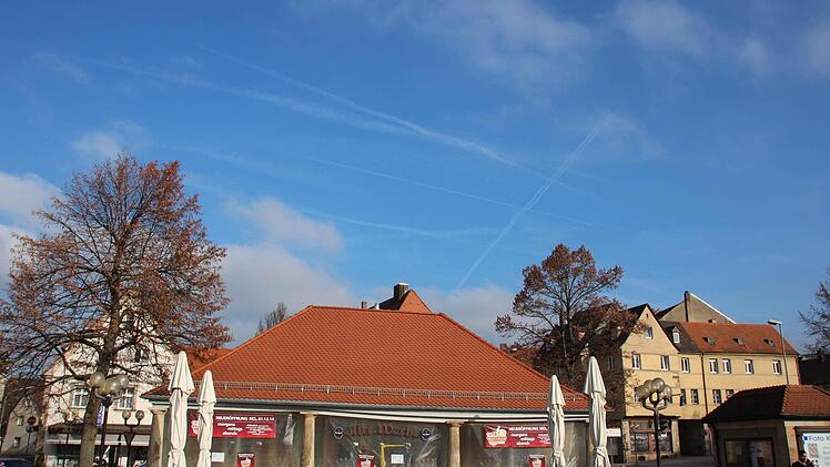 Der Wintergarten erhält einen neuen Anstrich, der Innenraum ein neues Inventar: Am Montag eröffnet das Café Esspress in der Alten Wache. Foto: Roepert
