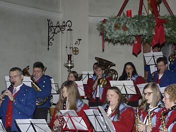 Das Große Orchester der Untererthaler Musikanten stellte beim Adventskonzert sein Können unter Beweis. Foto: Winfried Ehling