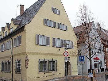 In das ehemalige Postgebäude am Höchstadter Rathaus soll ab 2020 ein Teil der Stadtverwaltung einziehen.  Foto: Andreas Dorsch