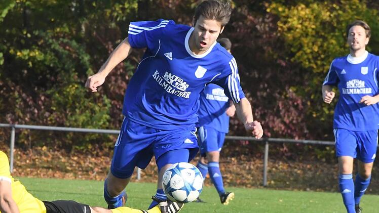 Eine gewisse Robustheit und Galligkeit verlangt M&uuml;nnerstadts Trainer Klaus Keller von seinem Team. Lukas Schmittzeh hat dies in dieser Szene absolut verinnerlicht.Hopf