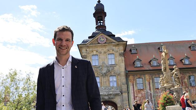 Am Sonntag organisierte Geschäftsführer Philipp Galewski bei bestem Wetter eine Führung durchs gut besuchte Bamberg und gab damit einen Vorgeschmack auf seine Philosophie: Das Brose-Team soll wieder mehr in der Stadt verankert werden.  Fotos: Daniel Löb