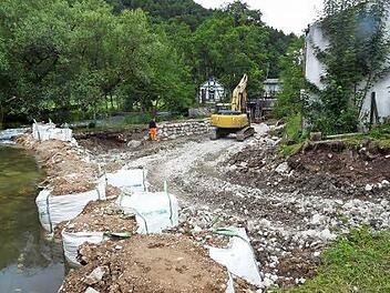 Die Arbeiten an der Staumauer sind in vollem Gang - die Wiesent ist deshalb vorübergehend auf Abwegen. Foto: Paul Pöhlmann
