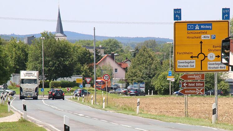 Der Kreisel am Hirschaider Ortseingang wird täglich von 40 000 Fahrzeugen frequentiert. Eine enorme Zahl.     Foto: Sebastian Schanz