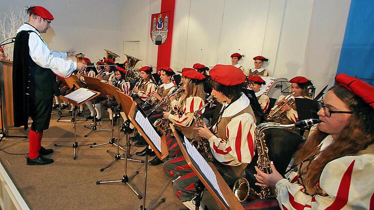 Das neu formierte Jugendblasorchester der Jugendmusikschule umrahmte den  Neujahrsempfang der Stadt Münnerstadt in der Alten Aula musikalisch. Foto:  Dieter Britz