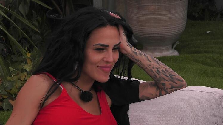 Elena hat die Qual der Männerwahl: "Sogar meine Verwirrung ist verwirrt."