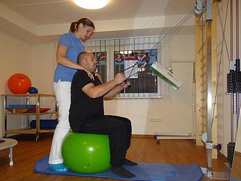 Neben zwei Behandlungsräumen steht Svenja Klüpfel auch ein 30 Quadratmeter großer Gymnastikraum zur Verfügung. Foto: Johanna Eckert