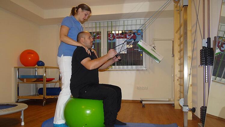 Neben zwei Behandlungsräumen steht Svenja Klüpfel auch ein 30 Quadratmeter großer Gymnastikraum zur Verfügung. Foto: Johanna Eckert