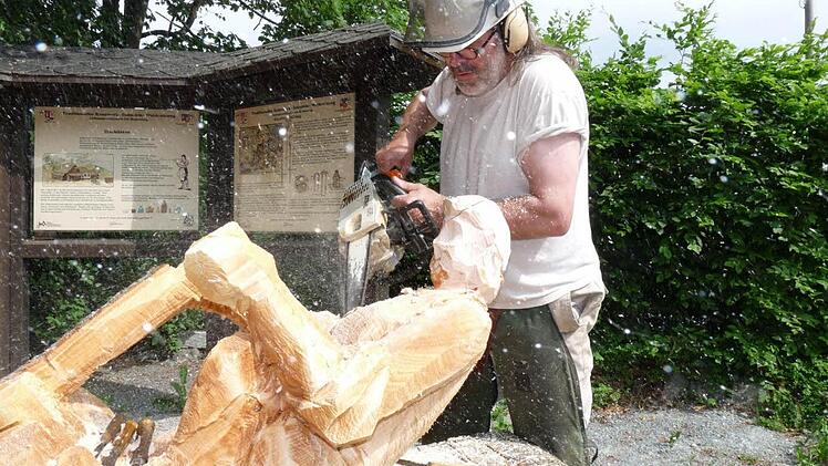 Wolfgang Schott bei seiner Arbeit  Foto: Werner Vetter