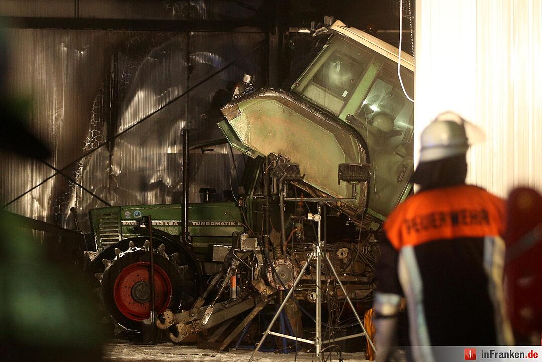 Schonungen: Werkstatthalle steht in Flammen