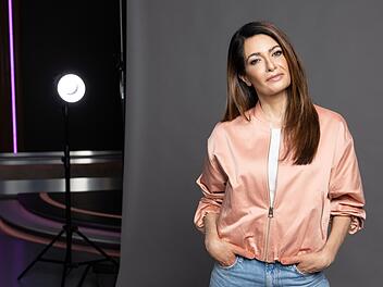 Linda Zervakis fühlt dem deutschen Bildungssystem auf den Zahn.