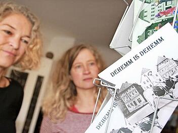 "Dehemm is dahemm": Sonja Johannes und Sabine Häring wollen in Münnerstadt mit Produkten und Kunst aus der Region nicht nur Verbundenheit zeigen, sondern lokalen Produzenten eine Möglichkeit geben, ihre Waren in einem RegioLaden zu verkaufen. Foto: Heike Beudert