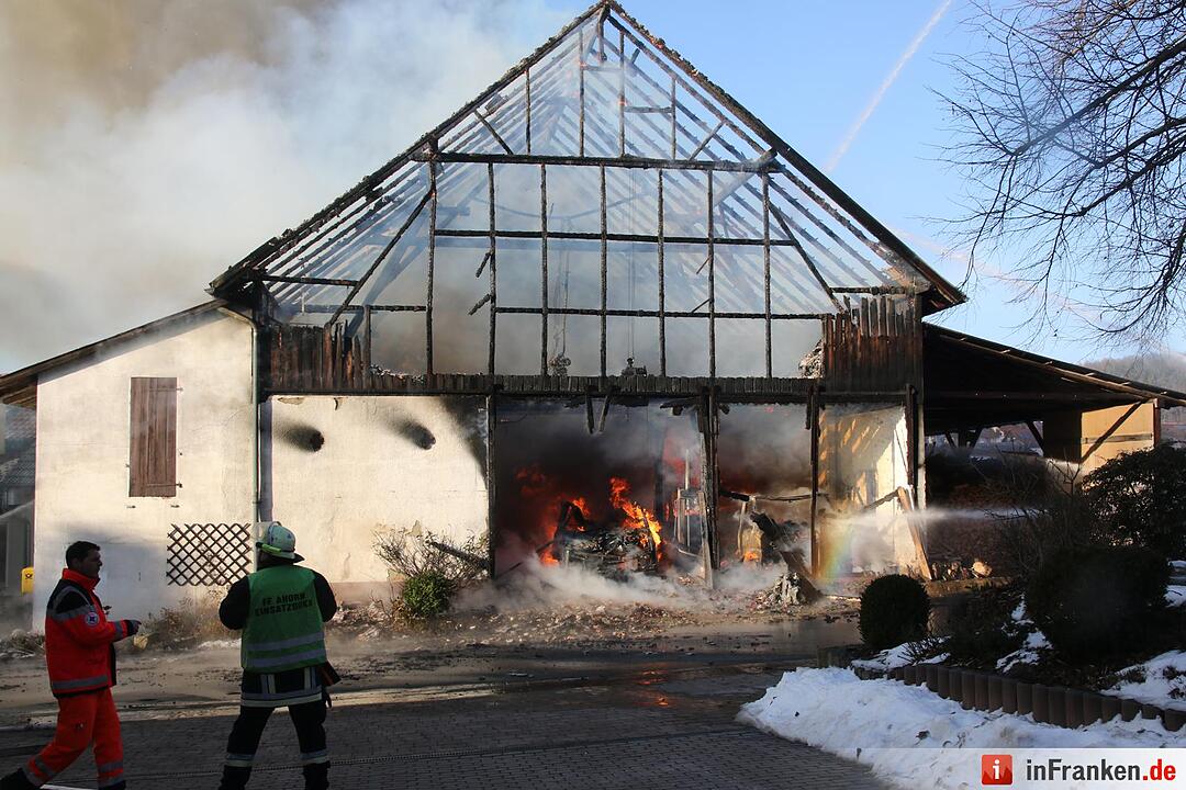 Kreis Coburg: Scheune in Grub am Forst steht in Flammen