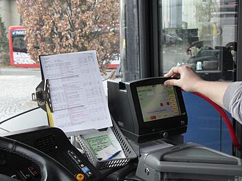 Weil die Fahrplanänderungen nicht rechtzeitig auf die  Drucker aufgespielt werden konnten, gab es keine Fahrscheine in den Bussen.Foto: Andreas Oswald