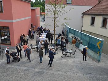 Ein schmucker kleiner Platz wurde im Mai eröffnet.  Foto: Bernhard Panzer