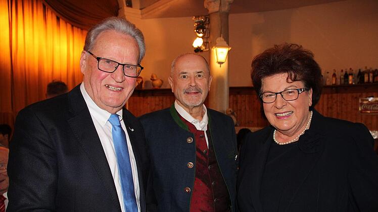 Jürgen W. Heike (Mitte) mit der ehemaligen Landtagspräsidentin Barbara Stamm und dem ehemaligen Staatssekretär Willi Müller.Oliver Schmidt