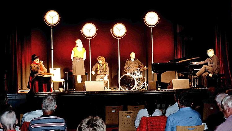 Die Leipziger Pfeffermühle bei ihrem Auftritt