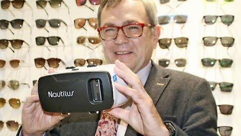 Thomas Lotter mit dem Nautilus-Gerät im neu gestalteten Geschäft. Foto: Anja Vorndran