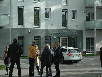 Diese Arztpraxis und die darüber liegenden Wohnungen in der Karl-Türk-Straße 19 wurden von der Wohnbau Stadt Coburg als Bauherr errichtet.