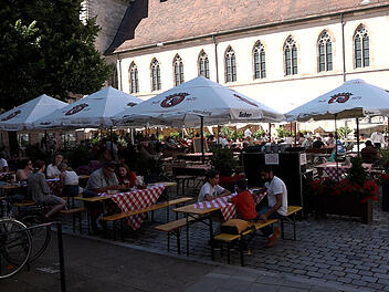 Bratwurst Röslein: Wirte von Nürnberger Kult-Lokal nehmen überraschend Abschied