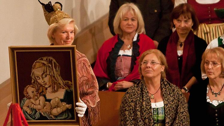 Ein stimmungsvolles Adventskonzert erlebten zahlreiche Zuhörer in der Heilig-Kreuz-Kirche. Im zweiten Teil sang der Gauverbands-Chor der Stadt Salzburg. Foto: jochen Berger