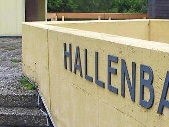 Die Gruppierung "Neue Wege" hat einen Abriss-Antrag fürs Hallenbad gestellt. Foto: Archiv