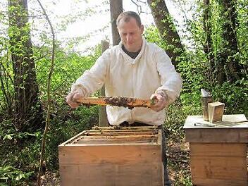 Gerhard Müller-Engler informiert am 20. Januar über Bienen.  Foto: privat